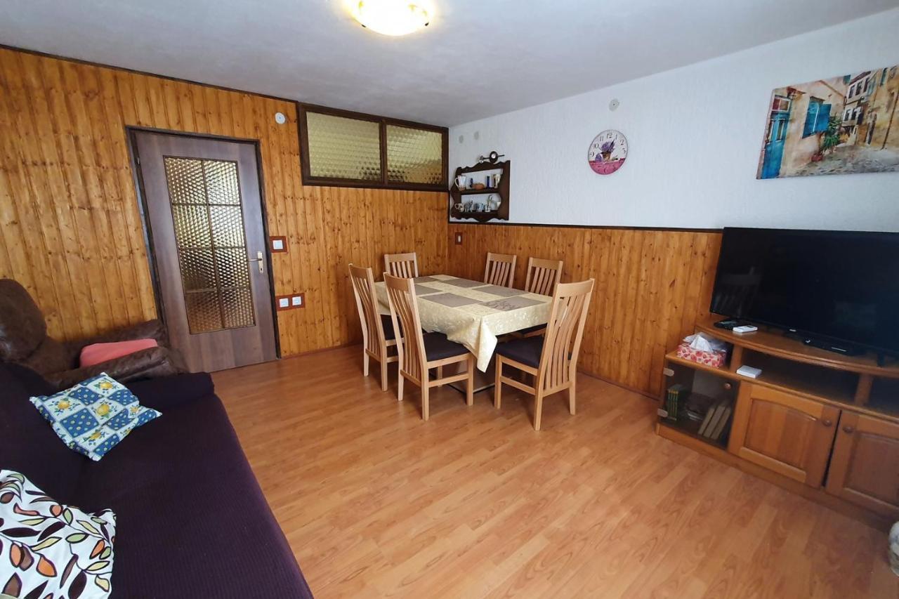 Apartment Mirella For 6 Persons Located In Central Istria Gradinje Exterior foto
